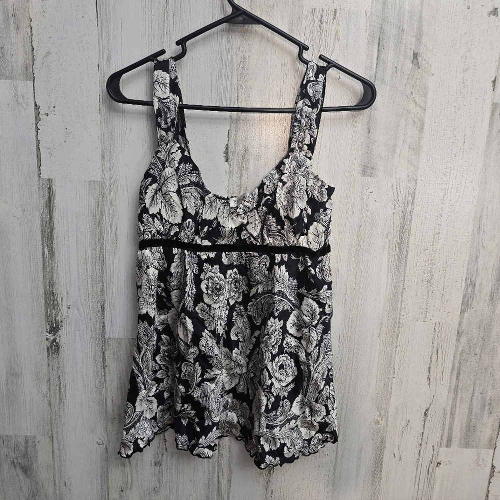 White House Black Market 100% Silk Floral Black and White Tank Top Size Small